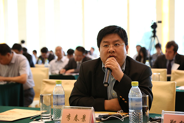 李春景最新动态揭秘，深度解析影响及各方观点热议。
