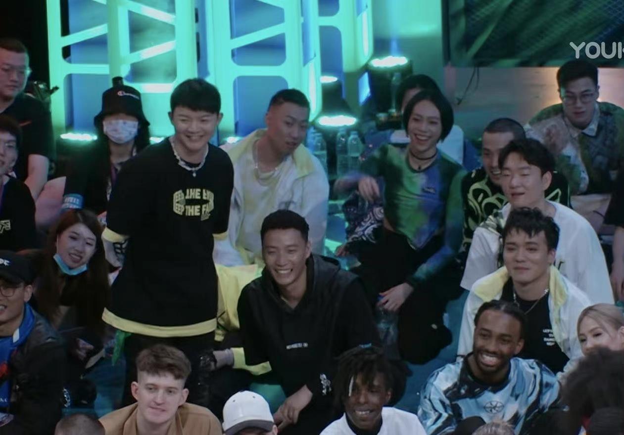 张艺兴最新专辑震撼来袭！🌟 🌟 🌟