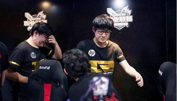 最新一代笑神，笑对人生，励志之光照亮自信之路