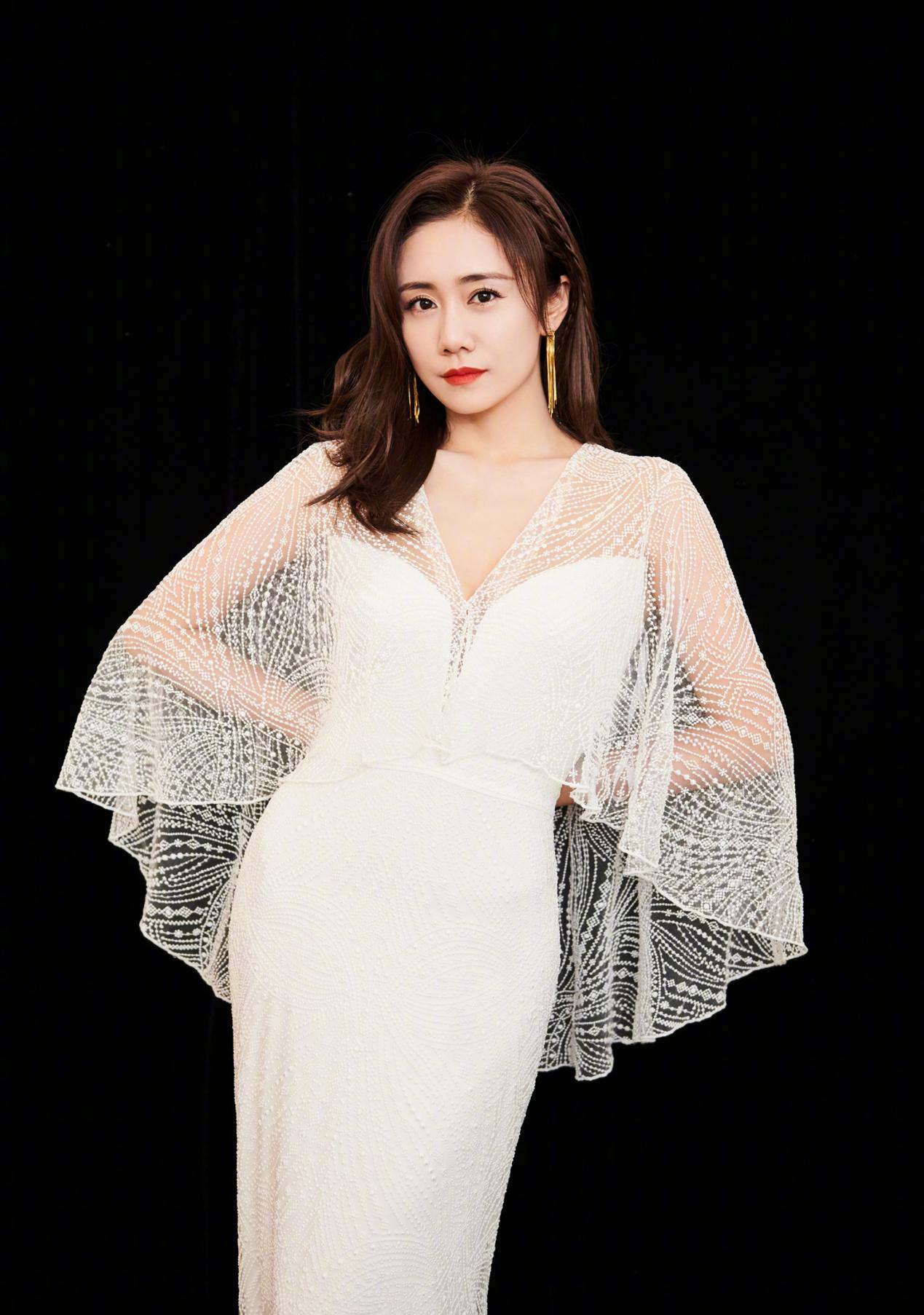 女明星羽绒服,时尚与保暖的完美结合